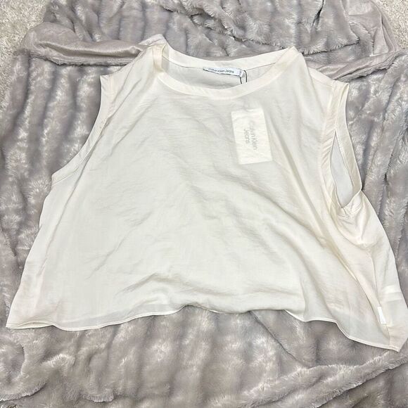 Calvin Klein Jeans Women's Charmeuse Sleeveless Cropped Top - Mascarpone Size XL - Picture 2 of 3